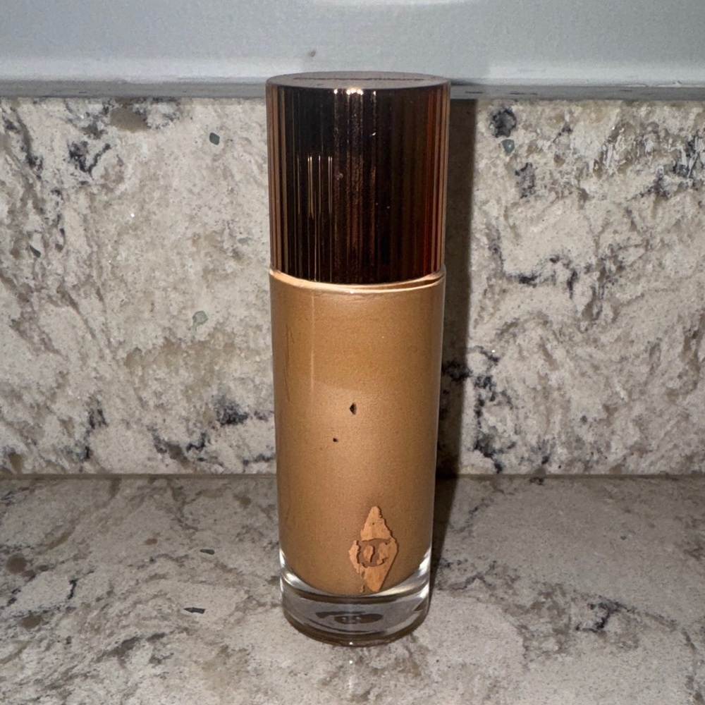 Charlotte Tilbury Radiant Foundation - Warm Brown